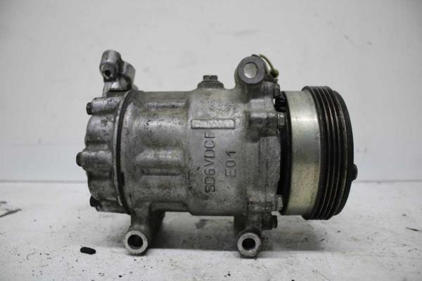 COMPRESSEUR DE CLIMATISATION RENAULT - Vue 2